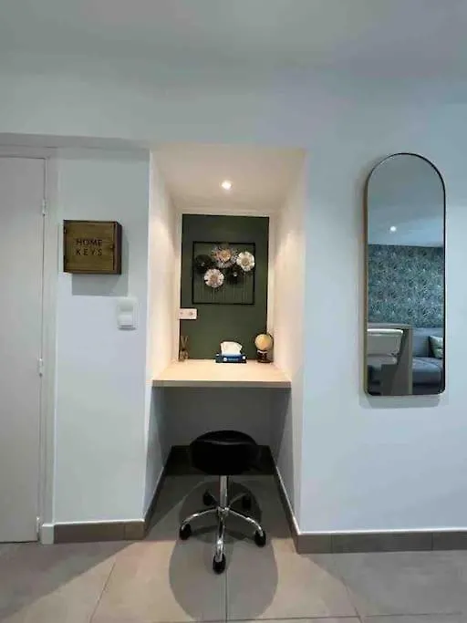 Superbe 2 Pieces, Tout Equipe Centre De Cannes. كان